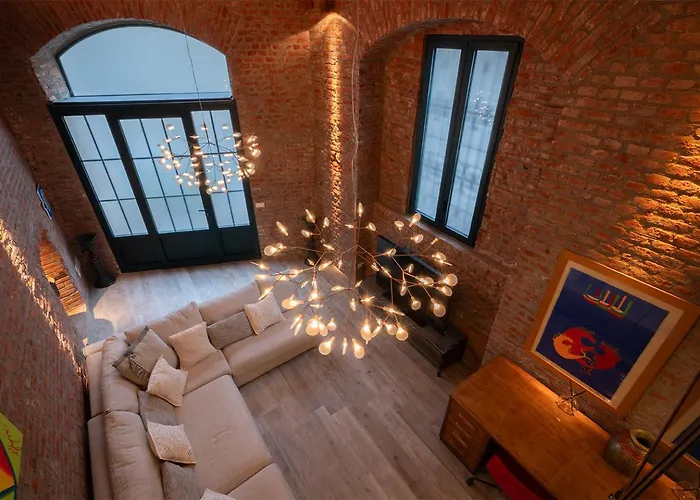 Emme Loft I Green Moon - Urban Stylish Loft